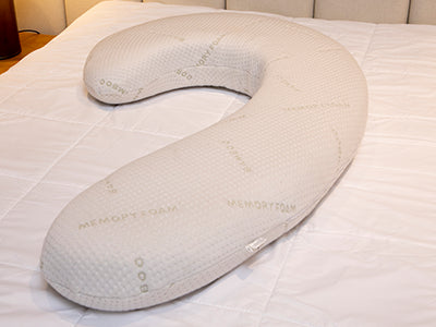 The Side Body Pillow Comfortable anatomical pillow has a stick shape that facilitates it's use in different positions.